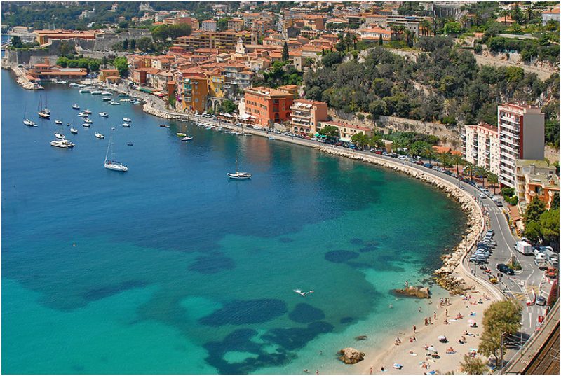 Власти Франции открывают пляжи Лазурного берега