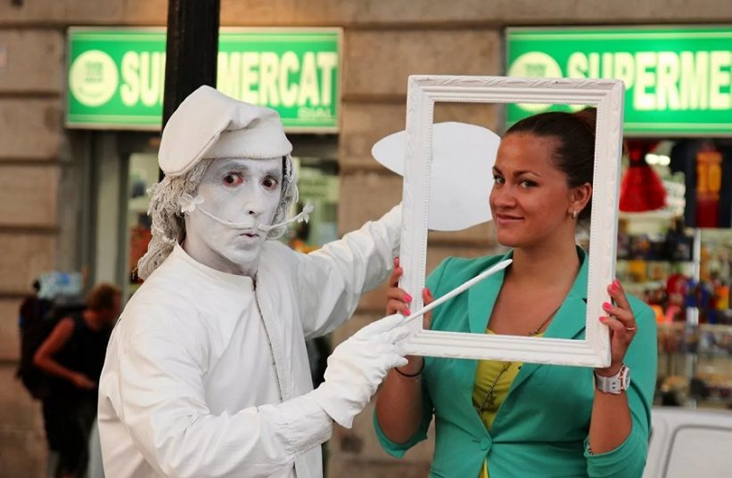 В Барселоне главную туристическую улицу "вернут" местным жителям