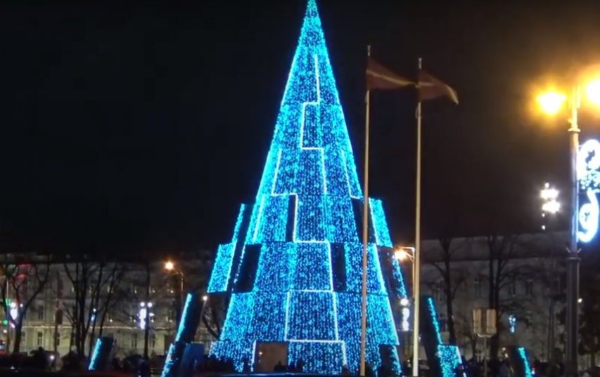 Названа самая красивая рождественская елка Европы