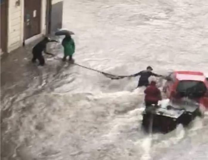 Сицилия ушла под воду: двое погибших и отмена авиарейсов