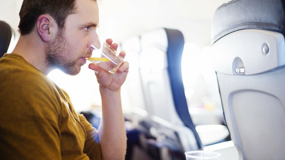 Cекрет борьбы с укачиванием во время полета