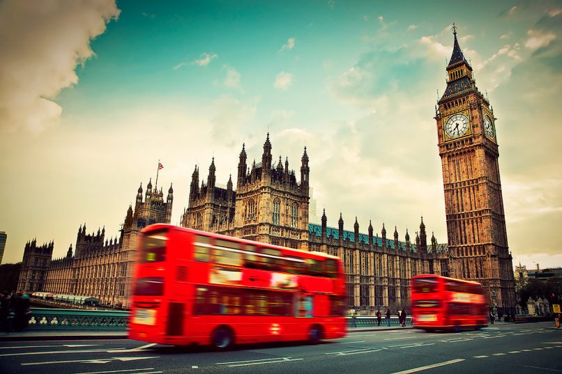 Великобритания отменяет ковидные ограничения для всех туристов