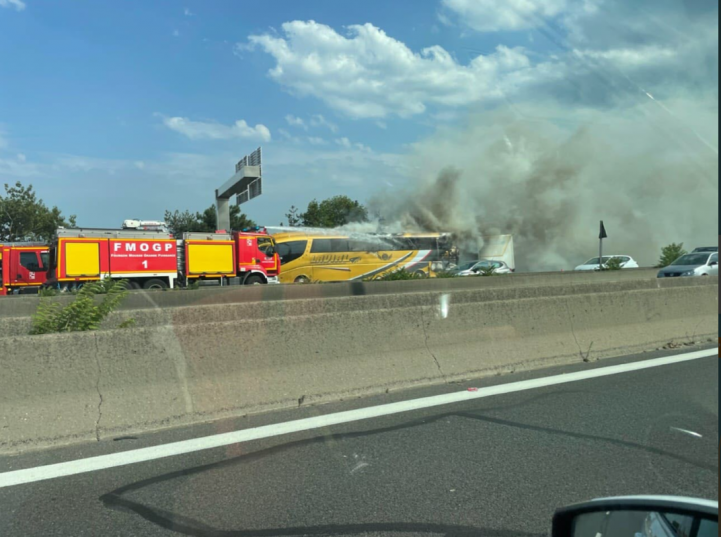 Un autocar cu 62 de moldoveni la bord a luat foc.