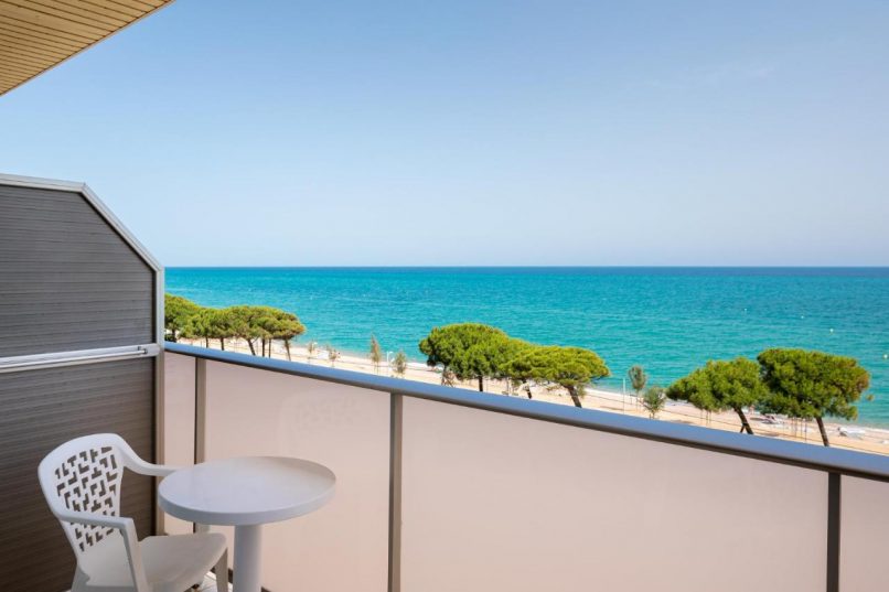 😍 Spain 👄 Pineda de Mar!!! 💙 Встречаем лето в хорошем отеле 4* 💛💜