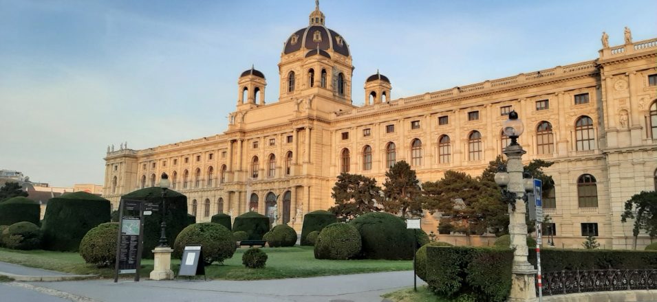 ВЕНСКИЙ ВАЛЬС  НА 8 МАРТА!